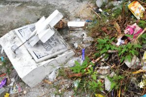 Some tombstones that are beyond repair usually find themselves sharing the sidewalk with piles of garbage overrun by weeds. NICEFORO BALBEDINA
